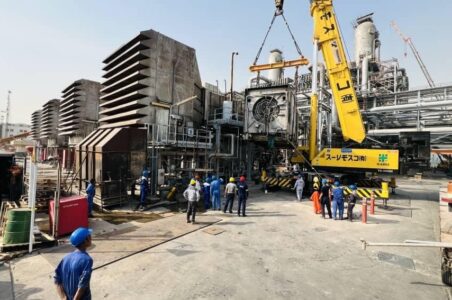 به گزارش گام اقتصادی به نقل از شرکت پتروشیمی پارس، آغاز عملیات تعمیرات اساسی شرکت پتروشیمی پارس در نیمه مهر ۱۴۰۴ برنامهریزی شده بود که با توجه به تعمیرات اضطراری پیشآمده در خط آب خنککننده شرکت مبین انرژی خلیج فارس و برنامهریزی دوهفتهای برای تعمیر این خط و توقف فعالیت واحدهای تولیدی پتروشیمی پارس، عملیات تعمیرات اساسی در واحدهای اتیلبنزن و استایرن مونومر، همچنین تعمیرات اضطراری واحد استحصال اتان شرکت پتروشیمی پارس از ۲۲ شهریور تا ۱۵ مهر برنامهریزی شده است.