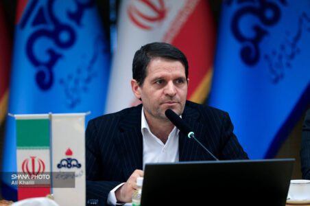 به گزارش گام اقتصادی به نقل از شانا، حسن عباس‌زاده روز (شنبه، ۲۲ شهریور) در آیین قرعه‌کشی پویش کاهش ده درصدی مصرف انرژی با قدردانی از اصحاب رسانه که در طول یک‌سال گذشته همراه شرکت ملی صنایع پتروشیمی بودند، اظهار کرد: تلاش می‌کنیم با فرهنگ درست مصرف انرژی، از این منابع برای تولید و اشتغال استفاده کنیم.