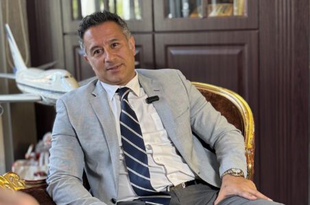 به گزارش گام اقتصادی: مدیرعامل شرکت گلدن تایم بهعنوان دبیرخانه رسمی 35BCN با بیان این مطلب اظهار داشت: ایران و اسپانیا ظرفیتهای فراوانی برای همکاری دارند و مجمع راهبردی BCN35 تلاش میکند با ایجاد بستری مشترک، پیوندی پایدار میان فعالان اقتصادی، فرهنگی و گردشگری دو کشور ایجاد کند.