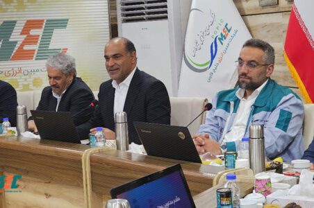 به گزارش گام اقتصادی: فرماندار عسلویه با اشاره به اهمیت صیانت از محیط‌زیست منطقه، از تلاش‌های گسترده و اقدامات خاص شرکت مبین انرژی خلیج فارس در زمینه حفظ اکوسیستم‌های دریایی و حمایت از گونه‌های در حال انقراض، به‌ویژه لاک‌پشت‌های منقار عقابی، تقدیر کرد و این شرکت را الگویی ارزشمند برای صنعت نفت، گاز و پتروشیمی توصیف نمود؛ الگویی که علاوه‌بر انجام وظایف اصلی، نگاه مسئولانه به محیط‌زیست و اجرای برنامه‌های تخصصی حفاظتی دارد.