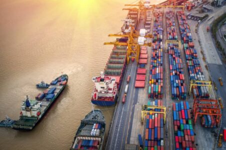 به گزارش گام اقتصادی: حسام بیگدلو در گفتگو با سازمان توسعه تجارت ایران، با بیان اینکه بازارهای بین‌المللی بیش از هر چیز به ثبات کیفیت و تولید مطابق با استانداردهای فنی کشور مقصد نیاز دارند، گفت: افزایش کیفیت کالاهای صادرات‌محور، زمینه‌ساز توسعه بازار و تسهیل تجارت، خواهد شد؛ به بیان دقیق‌تر کیفیت در صادرات، اصلی‌ترین مزیت رقابتی است.