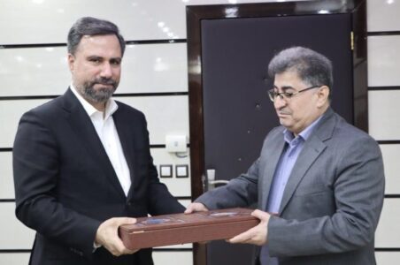 به گزارش گام اقتصادی به نقل از روابط عمومی شرکت عملیات غیرصنعتی پازارگاد، در این دیدار مدیرعامل شرکت پازارگاد با آرزوی موفقیت برای دانش‌آموزان استان بوشهر در سال تحصیلی جدید آمادگی پازارگاد و هلدینگ خلیج فارس برای حمایت از دانش‌آموزان نخبه و مستعد و معلمان توانمند اعلام کرده و گفت: دکتر شریعتمداری در رأس هلدینگ خلیج فارس، توجه ویژه ای به حوزه آموزش و پرورش دارند و این توجه بعد از تأکیدات رئیس جمهور محترم به امر آموزش دو چندان بوده و وارد فاز اجرایی و عملیاتی شده است.