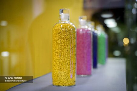 به گزارش گام اقتصادی به نقل از شرکت ملی صنایع پتروشیمی، حسن عباس‌زاده در آستانه برگزاری نوزدهمین نمایشگاه بین‌المللی  ایران پلاست اظهار کرد: ایران‌ پلاست، به‌عنوان یکی از رویدادهای مهم در بازار محصولات پلیمری در سطح بین‌المللی نشان‌دهنده رشد و توان داخلی صنعت پتروشیمی در بخش‌های بالادست، پایین‌دست و نیز  معرفی دستاوردهای کسب‌شده در زمینه فناوری‌های نوین و توسعه بازار در صنعت پتروشیمی است.