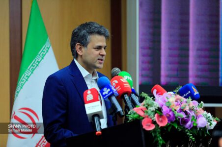 به گزارش گام اقتصادی به نقل از شانا، محمد مقاره امروز (دوشنبه، ۱۷ شهریور) در آیین گشایش نوزدهمین نمایشگاه بین‌المللی ایران‌پلاست با اشاره به روند برگزاری این رویداد اظهار کرد: این نمایشگاه که از سال ۱۳۸۱ پایه‌گذاری شد، امروز به مهم‌ترین بستر توسعه صنعت پلیمر و کسب‌وکارهای وابسته در کشور تبدیل شده است. خوشبختانه در این دوره شاهد حضور ۷۰۵ شرکت داخلی و ۶۷ شرکت خارجی از کشورهای مختلف در نمایشگاه هستیم.
