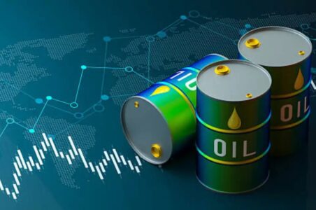 به گزارش گام اقتصادی به نقل از رویترز، قیمت نفت در معاملات روز سهشنبه تغییر چندانی نداشته است. تاجران در حال بررسی تأثیر تنشهای ژئوپلیتیکی در خاورمیانه و روسیه هستند. تعرفههای تجاری ترامپ هم ترس از کاهش تقاضا برای سوخت را افزایش داده است.