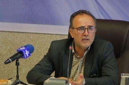 به گزارش گام اقتصادی به نقل از تسنیم، علیمردانی نماینده مجلس با اشاره به تعلل شش ماهه دولت در اعلام سهمیه نهادی وام اشتغال گفت: یکی از اقدامات غلطی که در سال جاری شاهد آن بودیم مسئله عدم تعیین تکلیف وام اشتغال و سهمیه نهادی آن در قانون بودجه 1404 بودیم. برای اولین بار مجلس اختیار تعیین سهم نهادی وام اشتغال را به جای اینکه در بودجه تعیین کند؛ به دولت سپرد که نتیجه آن غیرقابل‌قبول بود و حالا پس از شش ماه از سال 1404، تازه این سهمیه مشخص شده است که نشان از عملکرد بد دولت و بانک مرکزی در این زمینه دارد.