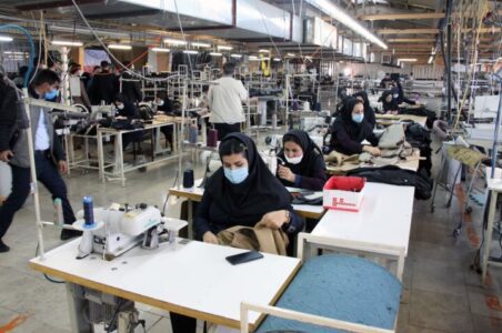 به گزارش گام اقتصادی به نقل از مهر، بررسی گزارش مرکز پژوهشهای مجلس از پایش بخش صنعت و معدن نشان میدهد که در مردادماه سال ۱۴۰۴، شاخص تولید نسبت به ماه مشابه سال قبل افزایش ۱/۶ درصدی و شاخص فروش کاهش منفی ۱/۶ درصدی را تجربه کرده اند، همچنین نسبت به ماه قبل شاخص تولید و فروش به ترتیب افزایش ۷/۱ و ۴/۴ درصدی داشته اند.