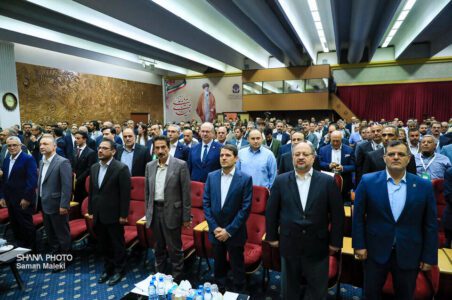 به گزارش گام اقتصادی به نقل از شانا، نوزدهمین نمایشگاه بین‌المللی ایران‌پلاست امروز (دوشنبه، ۱۷ شهریور) به‌مدت چهار روز (۲۰ شهریور) با حضور حسن عباس‌زاده مدیرعامل شرکت ملی صنایع پتروشیمی، مدیران ارشد صنعت نفت و جمعی از فعالان پتروشیمی در محل دائمی نمایشگاه‌های بین‌المللی تهران آغاز به‌کار کرد.