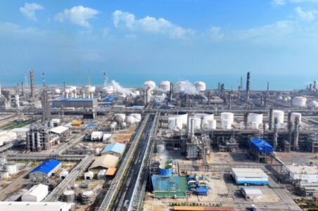 به گزارش گام اقتصادی، این اقدام که با هدف گسترش حضور در بازار سرمایه و ارتقای شفافیت مالی صورت گرفته، پس از بررسی هیأت پذیرش فرابورس و اعلام نتیجه نهایی، اطلاعرسانی خواهد شد.