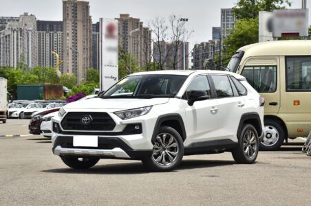 به گزارش گام اقتصادی به نقل از روابط عمومی شرکت آذریوردسال، طبق اعلام شرکت، قیمت نهایی خودرو ۶۴ میلیارد ریال (6 میلیارد و 400 میلیون تومان) تعیین شده و متقاضیان باید ۷۰ درصد مبلغ خودرو را به‌صورت پیش‌پرداخت نقدی از طریق پنل کاربری اختصاصی درگاه پرداخت آنلاین واریز کنند.