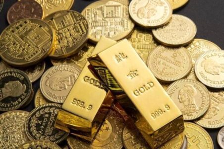 به گزارش گام اقتصادی به نقل از ایرنا، اتحادیه طلای تهران روز یکشنبه نرخ هر اونس طلا را ۴ هزار و ۱۱۳ دلار اعلام کرد که به دنبال آن مظنه طلای تهران ۴۶ میلیون و ۷۹۰ هزار تومان، طلای ۱۸ عیار ۱۰ میلیون و ۸۰۱ هزار و ۶۰۰ تومان و طلای ۱۸ عیار ۱۴ میلیون و ۴۰۰ هزار تومان نرخ گذاری شد و به این ترتیب هر گرم طلای ۱۸ عیار ۱۱۶ هزار و ۳۵۷ تومان نسبت به روز گذشته افزایش داشت.