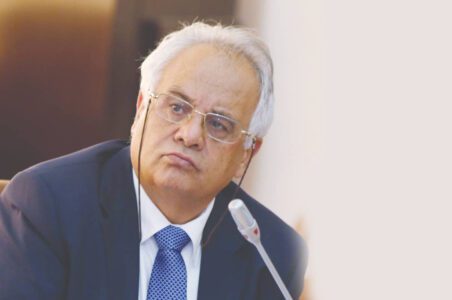 به گزارش گام اقتصادی: مصطفی‌زاده تأکید کرد: سندیکا همواره در تعامل با دستگاه‌های دولتی برای تدوین آیین‌نامه‌ها و مقررات جهت بهبود محیط کسب‌وکار فعالیت می‌نماید و هدف ما ایفای نقش واسطه و تسهیل‌گر میان بخش خصوصی و دستگاه‌های برنامه‌ریز و قانون‌گذار است.