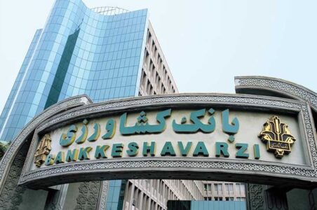 به گزارش گام اقتصادی به نقل از روابط عمومی مدیریت شعب بانک کشاورزی استان مازندران؛ حاجی پور در دیدار با مدیر شعب بانک در استان اظهار داشت: مدیرعامل بانک کشاورزی، با فعالیتهای مستمر و حضور فعال در کمیسیون کشاورزی مجلس شورای اسلامی و درک عمیق از نیازهای بخش کشاورزی، در کنار همکاران خود همواره نقشی اثرگذار در حمایت از کشاورزی کشور و پشتیبانی از کشاورزان و تولیدکنندگان ایفا کرده است.