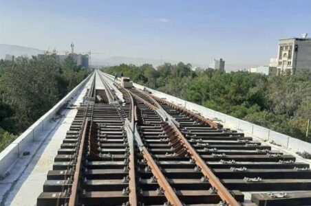 به گزارش گام اقتصادی: مهدی غلامرضایی مدیرعامل سازمان قطار شهری کرمانشاه در گفتگو با خبرنگار ما از کم و کیف این پروژه سخن گفته است.