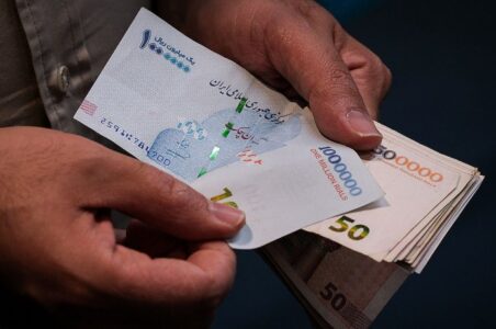 به گزارش گام اقتصادی به نقل ازتسنیم، با ابلاغ بخشنامه تهیه و تنظیم لایحه بودجه سال 1405 کل کشور، ضریب افزایش حقوق کارمندان در سال 1405 مشخص شد.