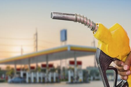 به گزارش گام اقتصادی به نقل ازایسنا، اداره کل روابط عمومی وزارت نفت نشان میدهد خبر منتشرشده درباره عرضه بنزین آزاد با نرخ ۵۵۰۰ تومان از شامگاه ۳۰ آبانماه صحت ندارد.