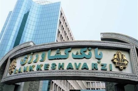 به گزارش گام اقتصادی به نقل از روابط عمومی بانک کشاورزی، عباس صوفی با بیان اینکه بخش کشاورزی یکی از پایههای اصلی اقتصاد ملی و اشتغال در کشور است، گفت: توجه به توسعه زیرساختهای کشاورزی و تأمین تجهیزات مکانیزه برای مزارع، از ضروریترین اقداماتی است که باید در اولویت برنامههای دولت و نظام بانکی قرار گیرد.