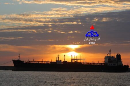 به گزارش گام اقتصادی به نقل از به گزارش روابط‌عمومی شرکت پایانه‌ها و مخازن پتروشیمی| بر اساس آمارهای رسمی، تناژ تخلیه و بارگیری در این بازه زمانی نسبت به مدت مشابه سال گذشته، با رشد قابل‌توجهی بالغ بر ۱۰ درصد رشد همراه بوده است. این دستاورد مهم، نتیجه اهتمام مدیریت در بهبود مستمر فرایندها، برنامه‌ریزی دقیق و تلاش شبانه‌روزی کارکنان متخصص و متعهد شرکت است.