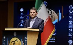 به گزارش گام اقتصادی به نقل از تسنیم، حسن عباس‌زاده، مدیرعامل شرکت ملی صنایع پتروشیمی ایران در عسلویه با اشاره به افتتاح رسمی دو طرح جدید پتروشیمی در منطقه پارس جنوبی، از شتاب‌گیری توسعه این صنعت خبر داد و گفت: با بهره‌برداری از طرح‌های جدید زنجیره ارزش، ظرفیت اسمی پتروشیمی کشور تا پایان برنامه هفتم توسعه به 131 میلیون تن خواهد رسید.