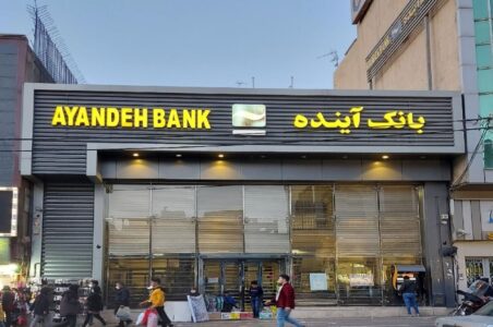 به گزارش گام اقتصادی به نقل از مهر، سالار ولایتمدار، نماینده مردم قزوین در مجلس شورای اسلامی با اشاره به گزیر بانک آینده اظهار کرد: کار بانک آینده به مرحلهای رسیده بود که ادامه فعالیت آن دیگر ممکن نبود و تصمیم به فیصله آن، تصمیمی درست، منطقی و شجاعانه بود.