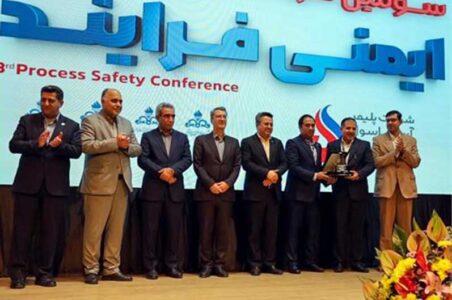 به گزارش گام اقتصادی به نقل از روابط عمومی و امور بینالملل پتروشیمی امیرکبیر، سومین همایش ملی ایمنی فرآیند (PSM) صنعت نفت، گاز و پتروشیمی روز چهارشنبه ۲۸ آبان ۱۴۰۴ در مرکز همایشهای کوشک وزارت نفت با حضور معاون وزیر نفت و مدیرعامل شرکت ملی صنایع پتروشیمی به میزبانی پتروشیمی آریاساسول، برگزار شد. رویدادی که از آن بهعنوان مهمترین گردهمایی تخصصی کشور در حوزه ایمنی فرآیند و مدیریت ریسک صنایع نفت، گاز و پتروشیمی، یاد میشود.