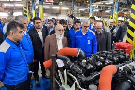 به گزارش گام اقتصادی به نقل از ایکوپرس- مهدی چمران در بازدید از ایرانخودرو دیزل و نشست با مدیرعامل گروه صنعتی ایرانخودرو افزود: البته تولیدکنندگان داخلی نیز باید تعهد خود را در زمینه کیفیت، قیمت رقابتی، تحویل بهموقع و خدمات پسازفروش بهخوبی ایفا کنند.