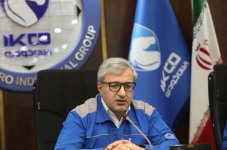 به گزارش گام اقتصادی به نقل از ایکوپرس- عادل پیرمحمدی با اشاره به عقبماندگی حدود ۲۰ ساله ایرانخودرو در حوزه سرمایهگذاری، خاطرنشان کرد: متاسفانه از دهه ۸۰ به بعد، سرمایهگذاری موثری در نوسازی خطوط تولید انجام نشد و امروز هدف ما بازگشت به مسیر توسعه با تمرکز بر نوسازی سالنهای پرس، بدنه، رنگ، مونتاژ و موتورسازی است.