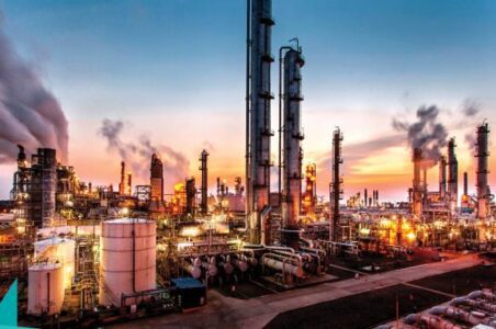 به گزارش گام اقتصادی به نقل از روابط عمومی شرکت پتروشیمی تبریز، این شرکت به‌عنوان یکی از بازیگران باسابقه و اثرگذار صنعت پتروشیمی کشور، با درج نماد معاملاتی «شتبریز» در بورس اوراق بهادار تهران، رسماً وارد بازار سرمایه شد و به‌عنوان ششصد و سی‌ویکمین شرکت پذیرفته‌شده، در فهرست شرکت‌های بورسی قرار گرفت.