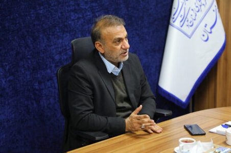 به گزارش گام اقتصادی به نقل از ستاد خبری چهارمین جشنواره بین‌المللی چندرسانه‌ای میراث‌فرهنگی، محمد جوروند مدیرکل میراث‌فرهنگی، گردشگری و صنایع‌دستی استان خوزستان و رئیس کمیته استانی چهارمین جشنواره بین‌المللی چندرسانه‌ای میراث‌فرهنگی در نشست هماهنگی داخلی این جشنواره که امروز ۲۵ آذرماه ۱۴۰۴ در محل اداره‌کل میراث‌فرهنگی استان برگزار شد، اظهار کرد: پس از انتشار فراخوان این دوره از جشنواره و یک بار تمدید مهلت ارسال آثار تا دهم آذرماه، در مجموع ۵۷۵ اثر از سوی شرکت‌کنندگان به دبیرخانه بخش «جایزه ویژه خوزستان» جشنواره رسیده است.