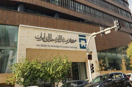 به گزارش گام اقتصادی به نقل از تسنیم؛ مرکز مبادله ارزی اعلام کرد: هفتمین اوراق مرابحه ارزی مربوط به شرکت‌ پتروشیمی بندرامام به ارزش 70 میلیون دلار از روز سه شنبه 18 آذرماه سال جاری در مرکز مبادله ارز و طلای ایران عرضه می‌شود. این اوراق ارزی اولین نوع از اوراق ارزی است که فرایند عرضه آن با مشارکت بانک تجارت (به‌عنوان ضامن، عامل و متعهد پذیره‌نویس) انجام می‌شود. همچنین اوراق مرابحه ارزی شرکت پتروشیمی بندرامام اولین اوراق ارزی با ارز پایه «دلار» است که در مرکز مبادله ایران منتشر می شود.