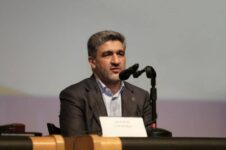 رئیس سازمان بورس در نشست هم‌اندیشی با مدیران ارکان بازار سرمایه، بخشی از دستور کارهای سازمان بورس و اوراق بهادار را در دوره مدیریت جدید تشریح کرد و گفت: ضمن پرهیز از اتخاذ تصمیم‌های خلق‌الساعه می‌بایست مولفه‌های اثرگذار در ایجاد نوسان را به حداقل برسانیم و زمینه را برای تشکیل کانون سهامداران حقیقی فراهم کنیم.