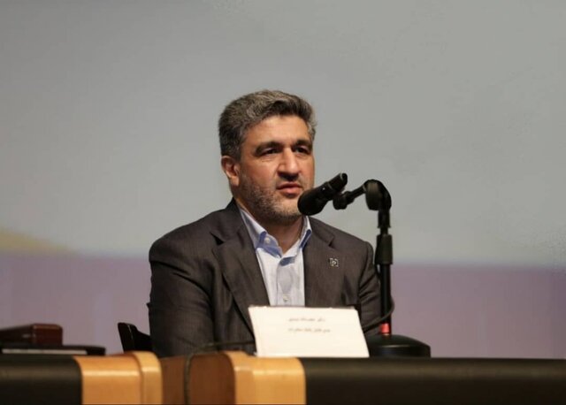 رئیس سازمان بورس در نشست هم‌اندیشی با مدیران ارکان بازار سرمایه، بخشی از دستور کارهای سازمان بورس و اوراق بهادار را در دوره مدیریت جدید تشریح کرد و گفت: ضمن پرهیز از اتخاذ تصمیم‌های خلق‌الساعه می‌بایست مولفه‌های اثرگذار در ایجاد نوسان را به حداقل برسانیم و زمینه را برای تشکیل کانون سهامداران حقیقی فراهم کنیم.