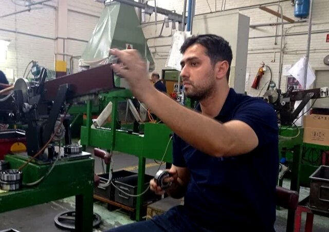 یک مقام مسئول کارگری تشکیل سریع جلسه شورای عالی کار با دستور کار افزایش حق مسکن کارگران را خواستار شد و گفت: بهترین مدل کمک به جامعه کارگری در بحث تامین مسکن، این است که موقتا عددی در پرداخت دستمزد ماهانه به کارگران کمک شود، سپس دولت طرحی را برای مسکن کارگران به شکل عملی ارائه دهد که خروجی اش در سالهای آینده قابل مشاهده باشد.