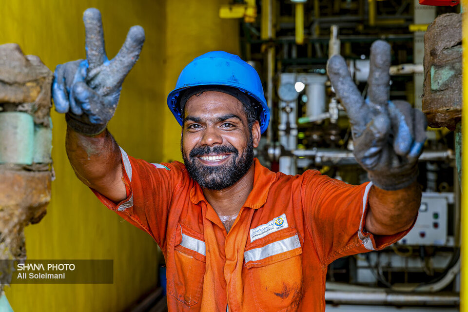 به گزارش گام اقتصادی به نقل از شرکت نفت و گاز پارس، کامران یوسفی، رئیس عملیات تولید سکوی SPD16 پارس جنوبی با اشاره به اجرای تعمیرات اساسی سکوهای گازی فازهای ۱۵ و ۱۶ میدان مشترک پارس جنوبی در مدت زمان ۹ روز به‌صورت همزمان، گفت: با توجه به برنامه‌ریزی‌های صورت گرفته، انجام فعالیت‌های تعمیراتی در این سکوها نظیر تعویض شیرهای اضطراری (PSV PILOT) و شست‌وشوی مخازن ذخیره‌سازی با رعایت دقیق الزام‌های ایمنی پایان یافت.