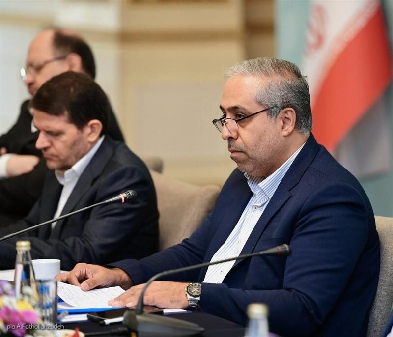 به گزارش گام اقتصادی به نقل از شرکت ملی صنایع پتروشیمی، احمد زراعتکار روز (چهارشنبه، پنجم شهریور) در سی‌وسومین نشست مدیران عامل شرکت‌های تولیدی صنایع پتروشیمی با اشاره به اقدام‌های وزارت نفت در مسیر رفع موانع صنعتی و ثبت سفارش‌ها اظهار کرد: در طول ۱۱ ماه گذشته با بهره‌گیری از همفکری کارشناسان و همراهی همکاران  بسیاری از موضوعاتی را که پیش‌تر محل بحث و اختلاف نظر بود، بررسی و پیگیری شد. هدف اصلی این است فضای کاری صنعت همانند گذشته در مسیر رشد، پویایی و شکوفایی قرار گیرد.