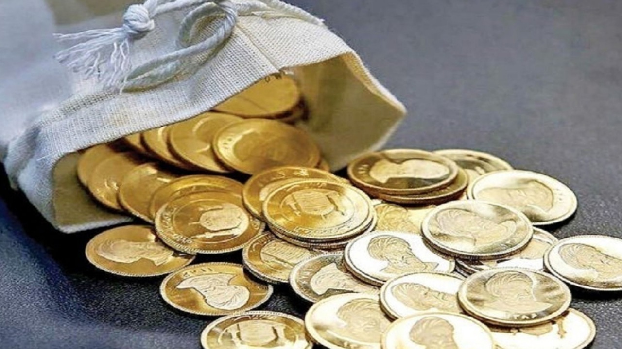 به گزارش گام اقتصادی به نقل از تسنیم، کسب اطلاع از بانک مرکزی نشان میدهد، پیش‌فروش شامل ربع، نیم و تمام سکه ضرب 86 خواهد بود و تحویل آن‌ها در سررسید تعیین‌شده انجام می‌شود. همزمان، حراج‌های سکه این بانک در مرکز مبادله ارز و طلا نیز با همان رویه گذشته ادامه پیدا خواهد کرد تا جریان عرضه به بازار قطع نشود.