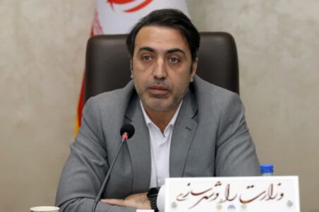 به گزارش گام اقتصادی: رامین ساعد، مدیرکل دفتر طرح‌ریزی شهری و طرح‌های توسعه و عمران در گفت‌وگو با پایگاه خبری وزارت راه و شهرسازی از الزامی شدن اجرای شیوه‌نامه اختصاصی‌سازی شرح خدمات برای تهیه طرح‌های جامع شهری خبر داد و گفت: با مصوبه شورای‌عالی شهرسازی و معماری با عنوان «بازنگری در نگرش و روش تهیه طرح‌های جامع شهری»، «شیوه نامه اختصاصی‌سازی شرح خدمات، چارچوب نگرش و روش نوین طرح‌های جامع شهری» تهیه و به ادارات کل راه و شهرسازی ابلاغ شد.