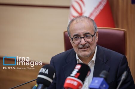 به گزارش گام اقتصادی به نقل از ایرنا از صندوق توسعه ملی، مهدی غضنفری با بیان این مطلب ادامه داد: پیرو جلسات با رئیس جمهوری درخصوص پایش پیشرفت اجرای طرح «ضربتی جهش تولید نفت خام به میزان ۲۵۰ هزار بشکه در روز» و تاکید وی برای سرعت بخشی بیشتر به این طرح، با تصویب هیات عامل صندوق، مبلغ ۳۰۰ میلیون دلار به صورت علی‌الحساب بابت مشارکت صندوق در این طرح به شرکت ملی نفت ایران پرداخت شد.