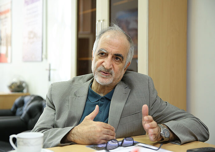 به گزارش گام اقتصادی به نقل از شانا، شصت‌وپنجمین سالگرد تأسیس اوپک فرصتی دوباره است برای بازخوانی سرگذشت سازمانی که نه‌تنها بر بازار نفت، بلکه بر مناسبات اقتصادی و سیاسی جهان تأثیرگذار بوده است. نقش برجسته ایران در شکل‌گیری این سازمان، جایگاه شخصیت‌های اثرگذار و فراز و فرود تصمیم‌های تاریخی اوپک، همچنان پر از ناگفته‌هاست. در همین زمینه، جواد یارجانی، مدیرکل پیشین امور اوپک و روابط با مجامع بین‌المللی انرژی وزارت نفت برخی از این واقعیت‌ها را بازگو کرده است.