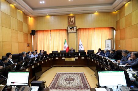 به گزارش گام اقتصادی به نقل از شانا، رمضانعلی سنگدوینی در تشریح نشست روز یکشنبه (۲۳ شهریور) قرارگاه رفع ناترازی با موضوع تأمین انرژی برای فصل سرد سال که با حضور سعید توکلی، مدیرعامل شرکت ملی گاز ایران و کرامت ویسکرمی، مدیرعامل شرکت ملی پخش فرآوردههای نفتی برگزار شد، اظهار کرد: در این نشست سخنان معاونان و مسئولان دو وزارتخانه نفت و نیرو شنیده و نیازمندیهای آنها بررسی شد.