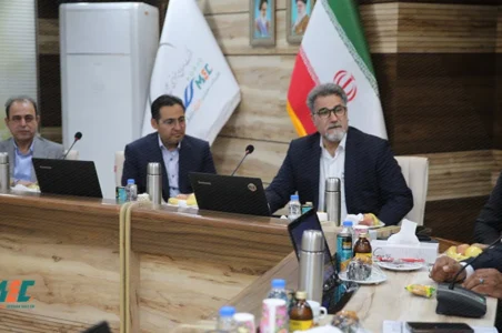 به گزارش گام اقتصادی به نقل از روابط عمومی شرکت مبین انرژی خلیج فارس، در این نشست، موضوعات کلان منابع انسانی از جمله ارتقای سطح شایستگی کارکنان، بهبود فرآیندهای جذب و نگهداشت نیروی انسانی، توسعه آموزشهای تخصصی و تقویت رفاه کارکنان مورد بررسی قرار گرفت.