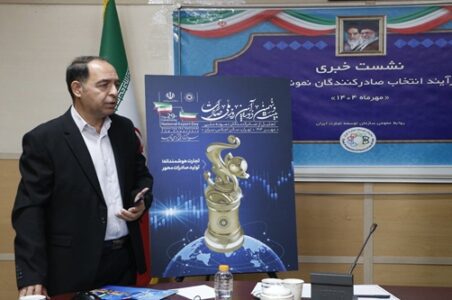 به گزارش گام اقتصادی: محمد رحیمی در گفتوگو با خبرنگار سازمان توسعه تجارت ایران در تشریح مفاهیم مندرج در پوستر روز ملی صادرات، گفت: شعار امسال روز ملی صادرات «تجارت هوشمندانه، تولید صادرات محور» است؛ این شعار در واقع بر این نکته تاکید دارد که در تجارت امروز، باید علاوهبر توجه و رعایت معادلات در حوزه تجارت بینالملل بر ظرفیتهای تولیدی داخل کشور بیشتر تمرکز و از آن بهره ببریم و مسیرهای جدید بهمنظور توسعه و تسهیل تجارت را طراحی و جایگزین کنیم.