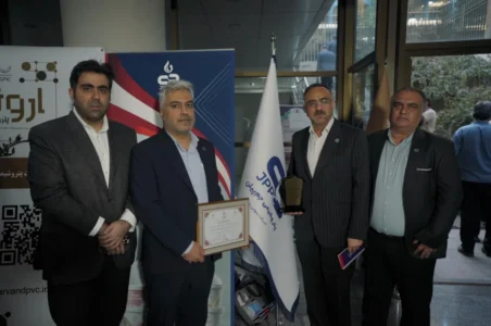 به گزارش گام اقتصادی، در نهمین جشنواره نوآوری محصول برتر ایرانی که با حضور معاونت توسعه و برنامه‌ریزی وزارت صنعت، معدن و تجارت، قایم مقام معاونت پژوهشی شریف ، مدیران ارشد شرکت‌های پتروشیمی، بانک‌ها شرکت‌های خودروسازی و جمعی از فعالان حوزه نوآوری در دانشکده انرژی دانشگاه صنعتی شریف برگزار شد، شرکت پتروشیمی جم‌پیلن با ارائه گرید جدید EP548u موفق شد تندیس زرین و لوح تقدیر این رویداد معتبر را به دست آورد.