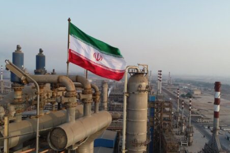 به گزارش گام اقتصادی به نقل از شانا، یکی از مهم‌ترین ویژگی‌های صنعت نفت، پویایی و تحرک این صنعت است، اما برای پویایی این صنعت سرمایه و فناوری نیاز است. با توجه به این مهم، با روی کار آمدن دولت چهاردهم، توجه به اتمام پروژه‌های نفتی پراهمیت و آغاز پروژه‌های جدید با هدف افزایش ظرفیت تولید در اولویت قرار گرفت.