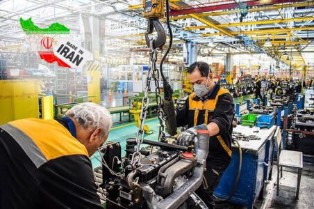 به گزارش گام اقتصادی: محمد لاهوتی در گفتگو با سازمان توسعه تجارت ایران، به اهمیت تولید در توسعه صادرات اشاره و اظهار کرد: تولید زمانی مورد توجه و حمایت دولتها قرار میگیرد که امکان ارزآوری و اشتغال داشته باشد و در تولید ناخالص ملی اثر گذار باشد. پس تولید کالاهایی مورد اهمیت است که علاوهبر خلق ارزش افزوده و اشتغالزایی، امکان حضور در بازارهای خارجی را داشته باشد.