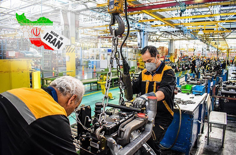 به گزارش گام اقتصادی: محمد لاهوتی در گفتگو با سازمان توسعه تجارت ایران، به اهمیت تولید در توسعه صادرات اشاره و اظهار کرد: تولید زمانی مورد توجه و حمایت دولت‌ها قرار می‌گیرد که امکان ارزآوری و اشتغال داشته باشد و در تولید ناخالص ملی اثر گذار باشد. پس تولید کالاهایی مورد اهمیت است که علاوه‌بر خلق ارزش افزوده و اشتغالزایی، امکان حضور در بازارهای خارجی را داشته باشد.