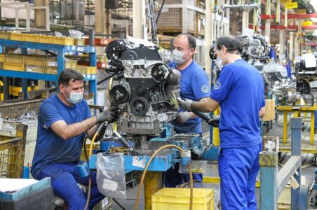 به گزارش گام اقتصادی به نقل از ایکوپرس: عادل پیرمحمدی در نامه‌ای خطاب به رییس اداره نظارت بر ناشران گروه صنعتی و معدنی سازمان بورس و اوراق بهادار موضع ایران‌خودرو درخصوص رای شعبه دوم تعزیرات حکومتی را اعلام کرد.