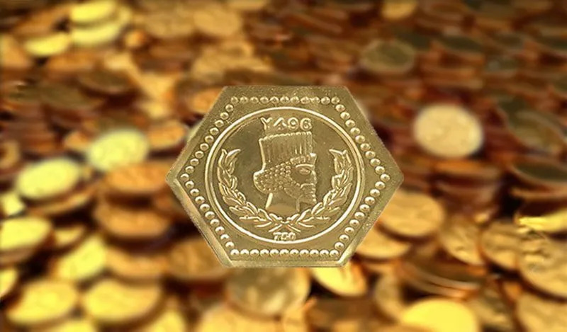 به گزارش گام اقتصادی به نقل از تسنیم، در روزهایی که رکود و نوسان قیمت طلا و سکه بازار را با چالش‌های جدی روبه‌رو کرده است، گزارش‌های جدید حاکی از ظهور یک تهدید تازه برای فعالان این صنف است؛ سکه‌های پارسیان تقلبی با برندهای شناخته‌شده و کد استاندارد جعلی، بی‌سروصدا در برخی معاملات رد و بدل می‌شوند. 