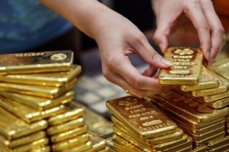 به گزارش گام اقتصادی به نقل از ایسنا، بهای هر اونس طلا برای تحویل فوری با ۰.۱ درصد افزایش، به ۳۶۴۵ دلار  و چهار سنت رسید و هر اونس طلا در بازار معاملات آتی آمریکا برای تحویل در دسامبر با ۰.۱ درصد افزایش، به ۳۶۸۲ دلار و ۹۰ سنت رسید.