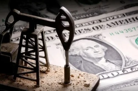  به گزارش گام اقتصادی به نقل از رویترز، قیمت نفت به‌دنبال حمله‌های پهپادی اوکراین به تأسیسات انرژی روسیه و کاهش صادرات سوخت این کشور افزایش یافته است.